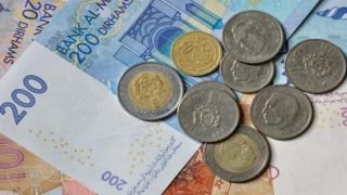 يهم المستوردين.. الدرهم يواصل تحسنه أمام الدولار بسوق الصرف