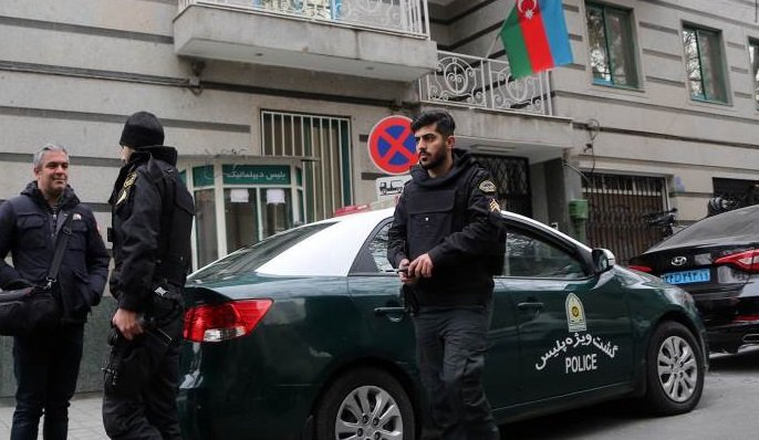 إيران تخلي سفارتها في أذربيجان