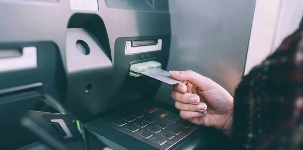 الحكومة تزف بشرى سارة بشأن أجور الموظفين