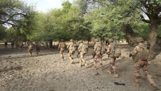 فرنسا تستدعي سفيرها في بوركينا فاسو “للتشاور” بعد سحب قواتها