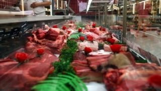 “زيادات صاروخية” ترفع أسعار المواد الاساسية واللحوم تقفز إلى 100 درهم