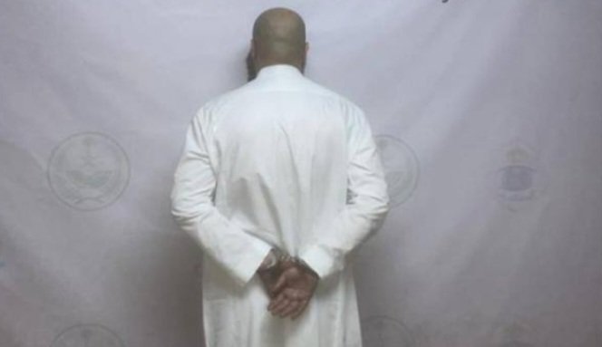 مقتل معتمرين جزائريين طعنا بمكة المكرمة