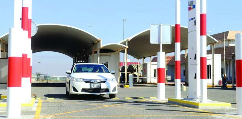 جمارك بني أنصار تحبط محاولة إدخال أسلحة وسيارة مزورة