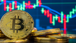 العملة الرقمية ” بتكوين ” يقفز إلى مستويات قياسية لهذا السبب