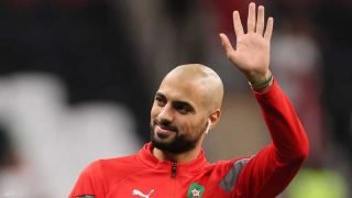 هل يحمل سفيان أمرابط قميص برشلونة؟