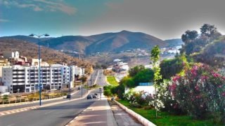 أجواء مستقرة وحارة نسبياً اليوم الخميس