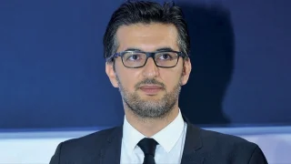 الطاهري يُغادر مقر غرفة التجارة بعد فقدانه الرئاسة