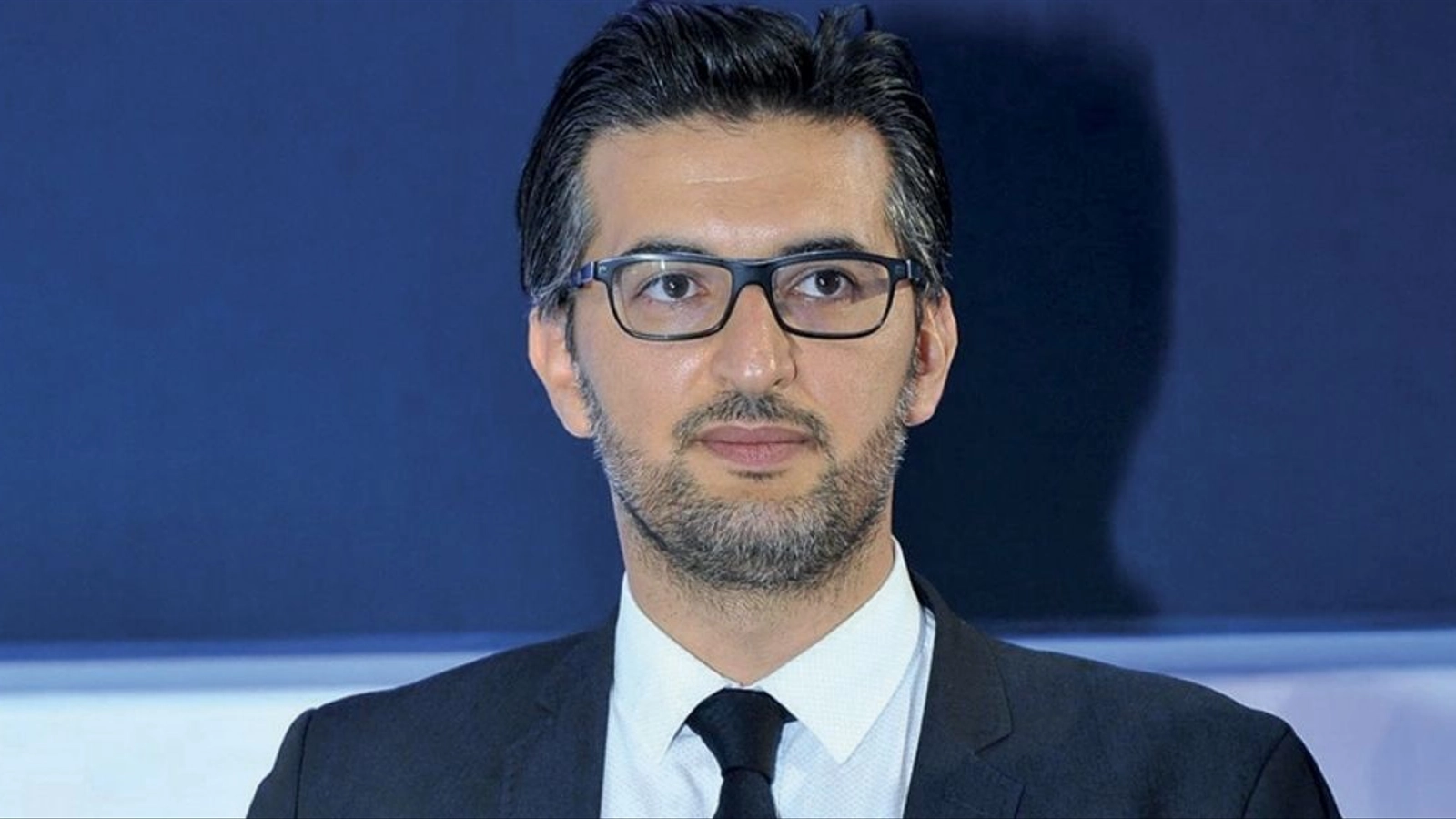 الطاهري يُغادر مقر غرفة التجارة بعد فقدانه الرئاسة