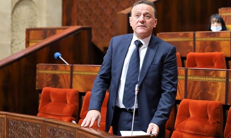 ماذا يقع في وزارة الاستقلالي عبد الجليل؟