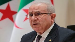 موقع بريطاني يكشف كواليس عزل رمطان لعمامرة