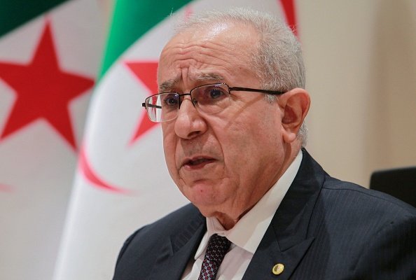 موقع بريطاني يكشف كواليس عزل رمطان لعمامرة