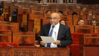 ميراوي يلوي العنق على فضائح “الماستر”