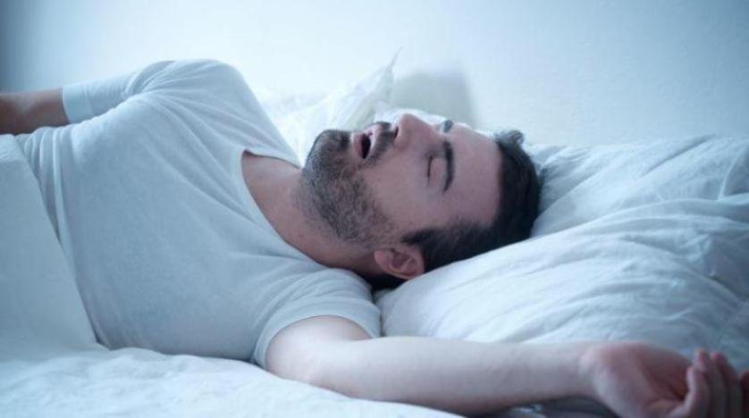 دراسة: الشخير في النوم يفاقم خطر الإصابة بالسكتة الدماغية