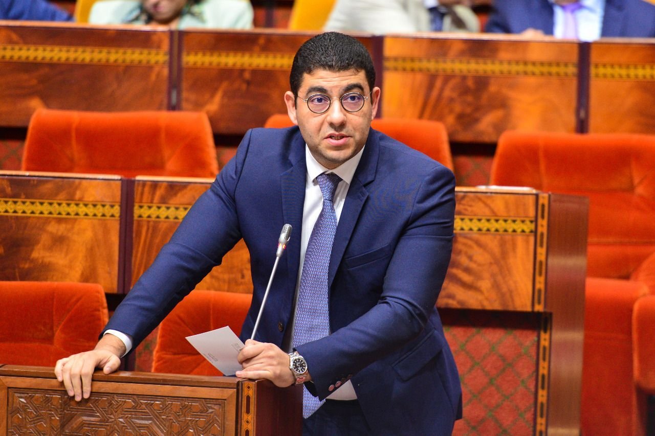 حفل فنّي لرابور فرنسي يجُرّ بنسعيد للبرلمان
