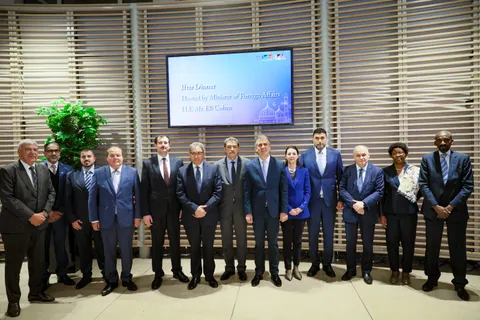 وزير الخارجية الإسرائيلي يستقبل ديبلوماسيين مغاربة وعرب