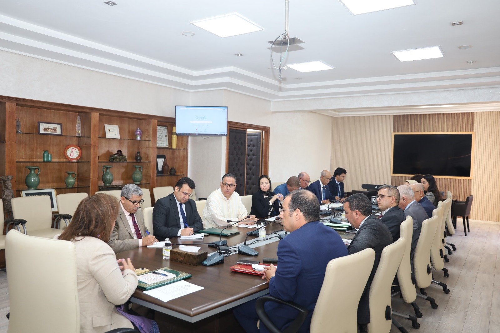 الوزيرة عواطف حيار تستقبل الجمعية المغربية لرؤساء مجالس العمالات والأقاليم