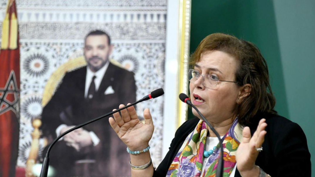 هل دخلت عواطف حيارة على خط “طفلة تيفلت”  المغتصبة