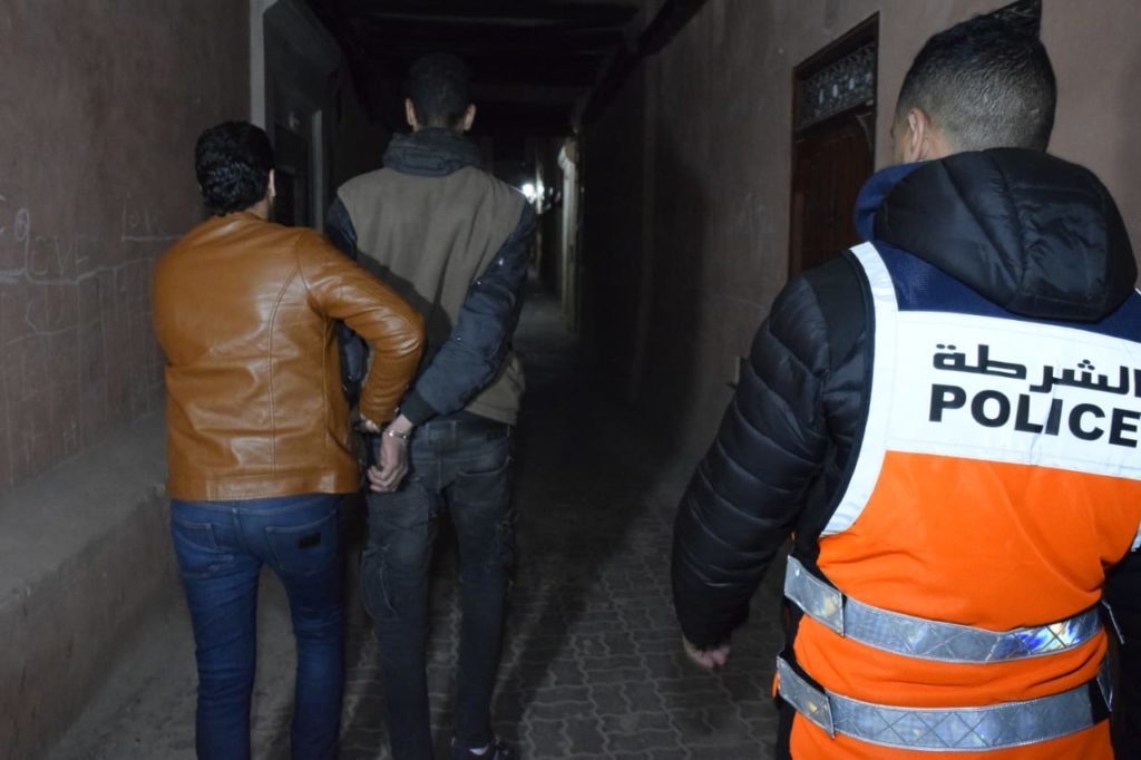 أربعيني يقع في قبضة العدالة بمكناس للاشتباه في تورطه في سرقات داخل المنازل