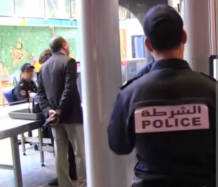 توقيف مواطن بريطاني من اصول مغربي بمطار طنجة متهم بالسرقة والإيذاء العمدي