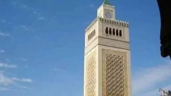 مؤذن يضرب عن الأذان ويغلق المسجد احتجاجا على عدم دفع راتبه