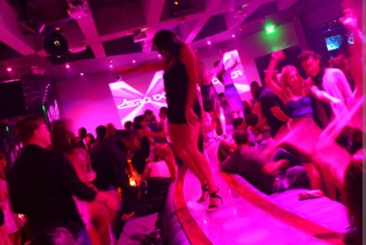 البوفا والنفاخة والمخدرات وكحول ممزوجة بالأقراص المهلوسة بملهى ليلي بمراكش ومطالب السلطات بالتدخل