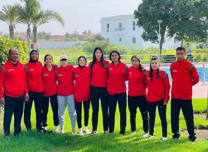 الفائزات بدوري ( الطريق الى المونديال) يتابعن مقابلات لبؤات الاطلس من شاشة ببوزنيقة