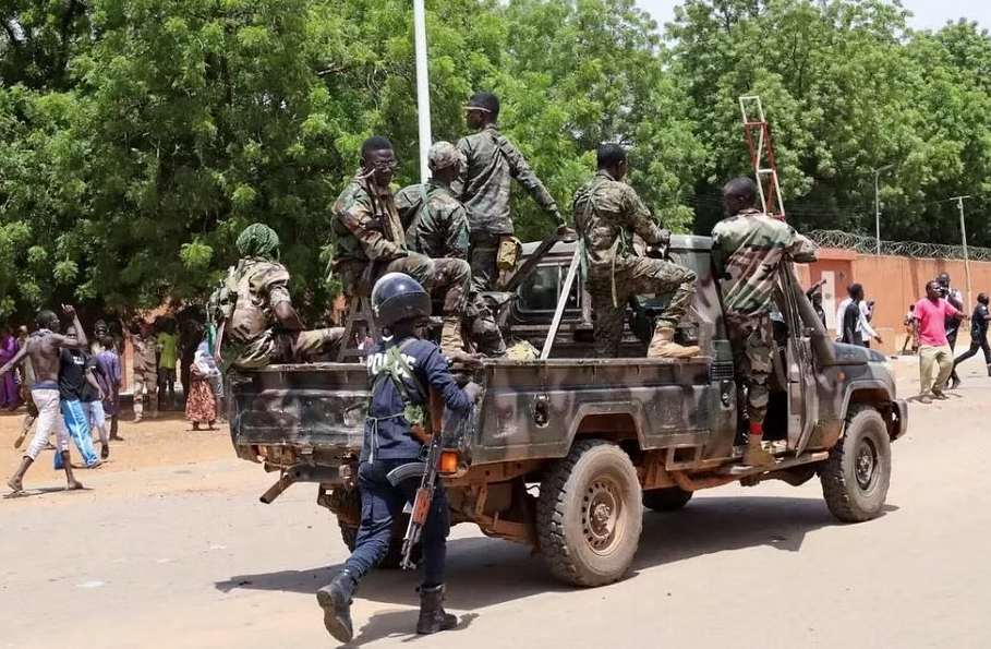 مقتل 17 جنديًّا في النيجر بهجوم مسلح قرب مالي