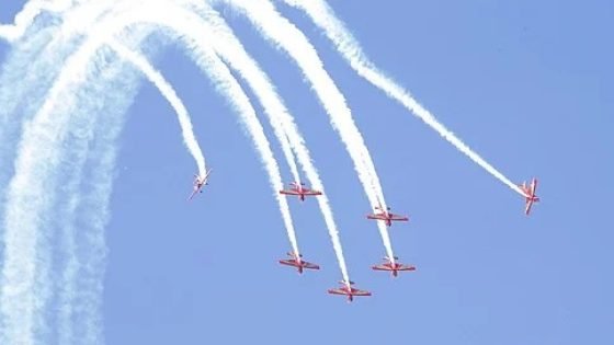 فرقة “المسيرة الخضراء” التابعة للقوات الملكية الجوية تقدم استعراضا جويا على مشارف الحسيمة