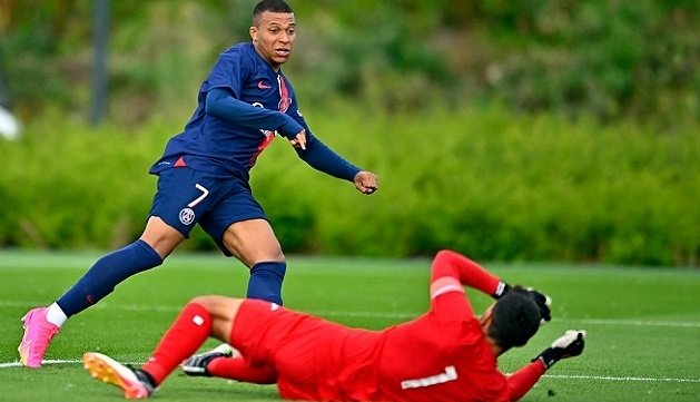 مبابي يعود رسميا لتدريبات باريس سان جيرمان