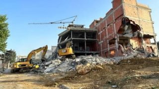 طنجة.. السلطات تشن حملة لهدم مباني عشوائية