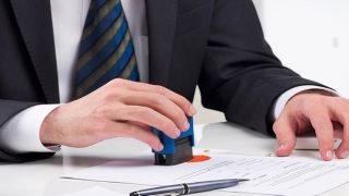 إعفاءات وتنقيلات في صفوف الموثقين