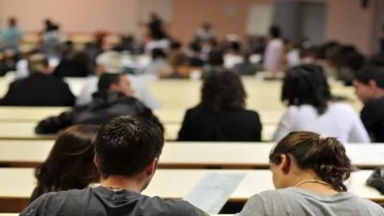 يهم الطلبة.. تمديد آجال إيداع طلبات الاستفادة من المنح الدراسية