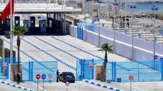 جمارك باب سبتة تحبط محاولة تهريب كمية من مخدر الشيرا