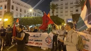 الرباط.. المئات يخرجون في مسيرة ليلية حاشدة تنديدا بمجزرة المستشفى في غزة