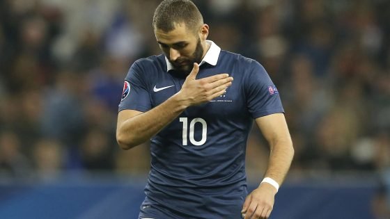 بنزيمة يندد باتهامه من وزير الداخلية الفرنسي