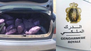 ميدلت…الدرك يوقف سيارة محملة بالشيرا والكيف وطابا