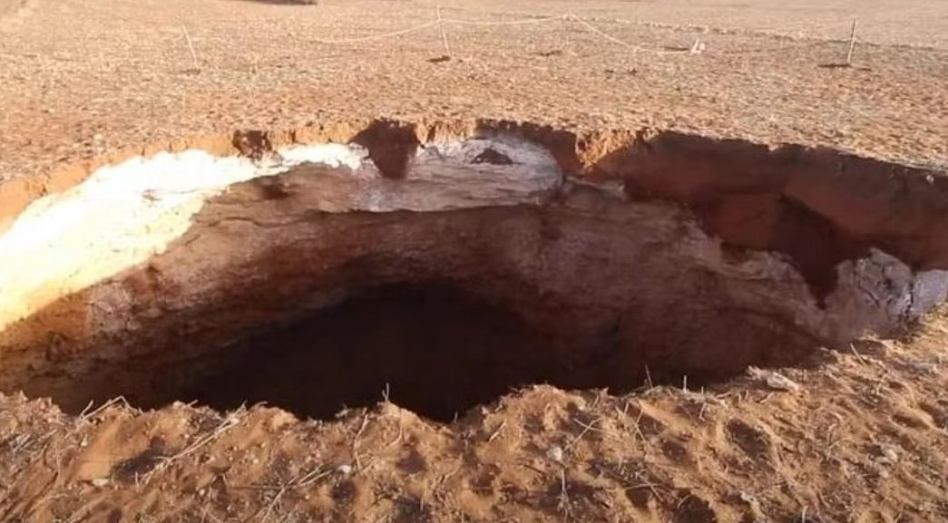 حفرة عميقة تُثير قلقًا في المغرب.. ما علاقتها بالزلزال؟