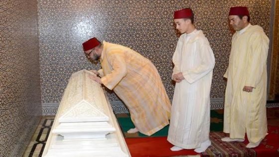 جلالة الملك يترأس حفلا دينيا لمناسبة الذكرى 25 لوفاة الملك الحسن الثاني