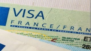 السفير الفرنسي بالمغرب يعلن رفع كافة القيود على إصدار التأشيرات