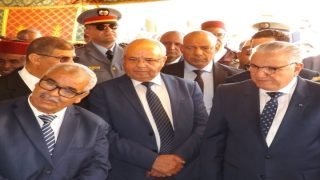 الرشيدية .. والي الجهة يشرف على تسليم حافلات للنقل المدرسي على عدة جماعات ترابية