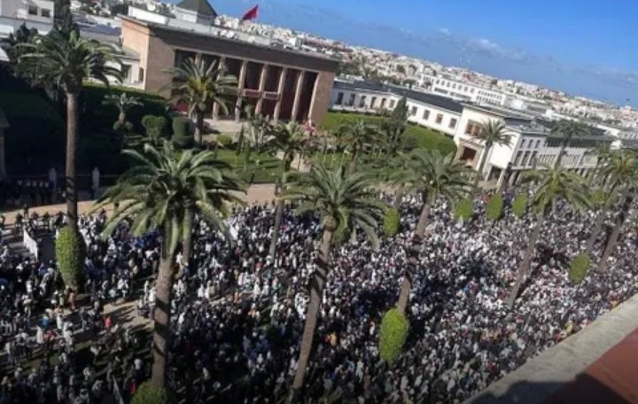 الأساتذة يحتجون ضد “النظام الأساسي” في مسيرة ضخمة بالرباط