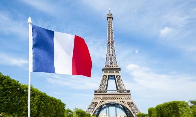 باريس على صفيح ساخن بسبب “قانون الهجرة الجديد”