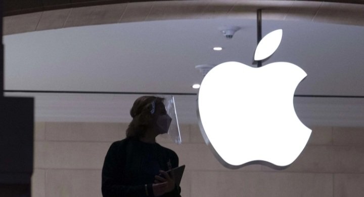 تركيا تفتح تحقيق ضد شركة “آبل” إثر اكتشاف ثغرة أمنية في نظام “iOS”