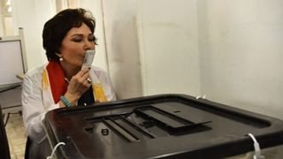 الفنانة لبلبة مهددة بالحبس والغرامة بسبب الانتخابات المصرية