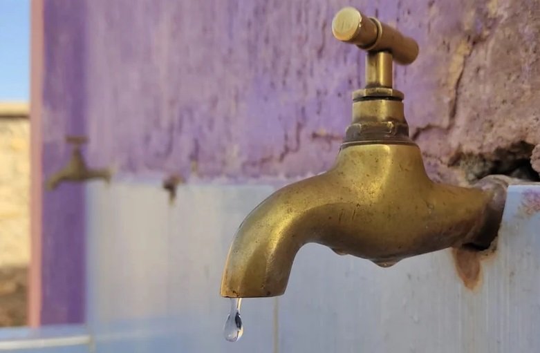 عجز مثير للقلق في السدود المغربية والحكومة تطرح خيار قطع الماء عن بعض المدن