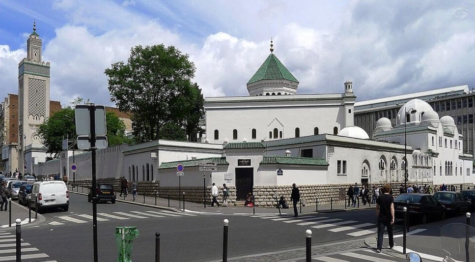 فرنسا تبتدع “إسلاما جديدا” بعد حظرها استقدام أئمة من الدول العربية