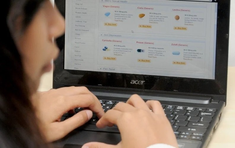 صيادلة يحذرون من خطورة ترويج الأدوية خارج إطار القانون