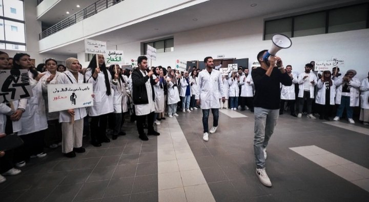طلبة الطب يستعدون  لأكبر إنزال احتجاجي أمام مقر وزارة الصحة