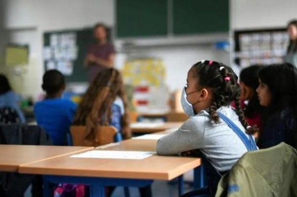 التلميذ في مفترق الطرق بين: تمديد لا يتجاوز أسبوعا أو الحرمان من ولوج معاهد داخل وخارج المملكة