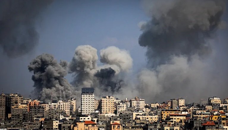 مقتل 23 شخصا في غارة إسرائيلية على منزل ممثل كوميدي بغزة